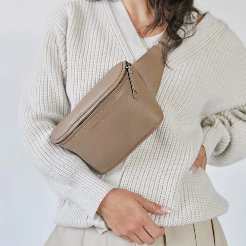 Remy fanny pack in taupe